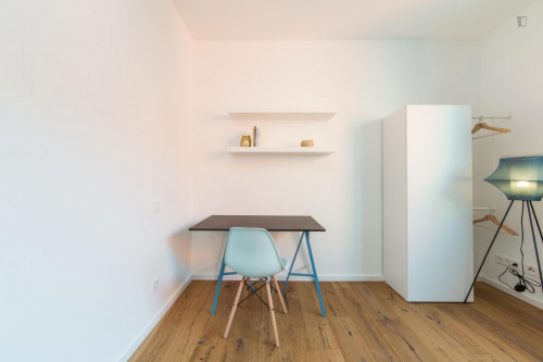 Double bedroom in 4-bedroom apartment