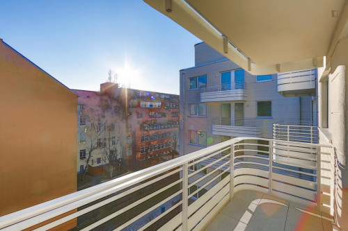 Double bedroom, with balcony, in 4-bedroom apartment