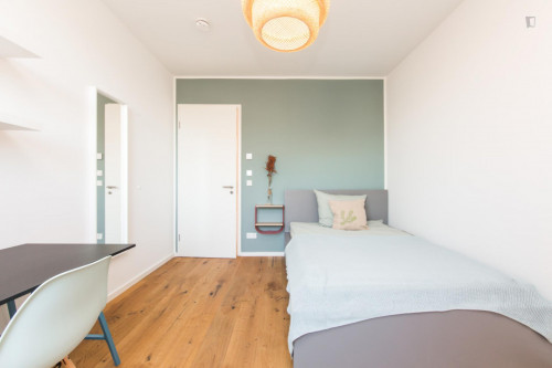 Double bedroom in 4-bedroom apartment