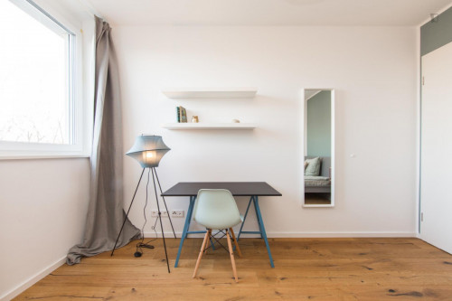 Double bedroom in 4-bedroom apartment