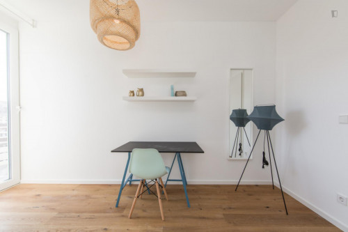 Double bedroom, with balcony, in 4-bedroom apartment