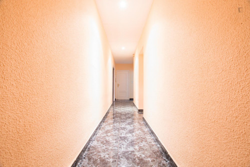 Cool double bedroom near Las Ventas Metro station