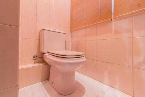 Cool double bedroom near Las Ventas Metro station  - Gallery -  5