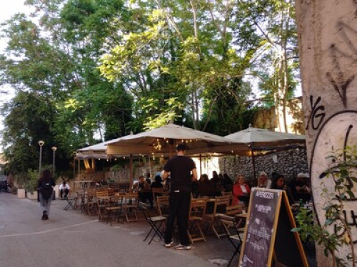 San Lorenzo area room with patio 