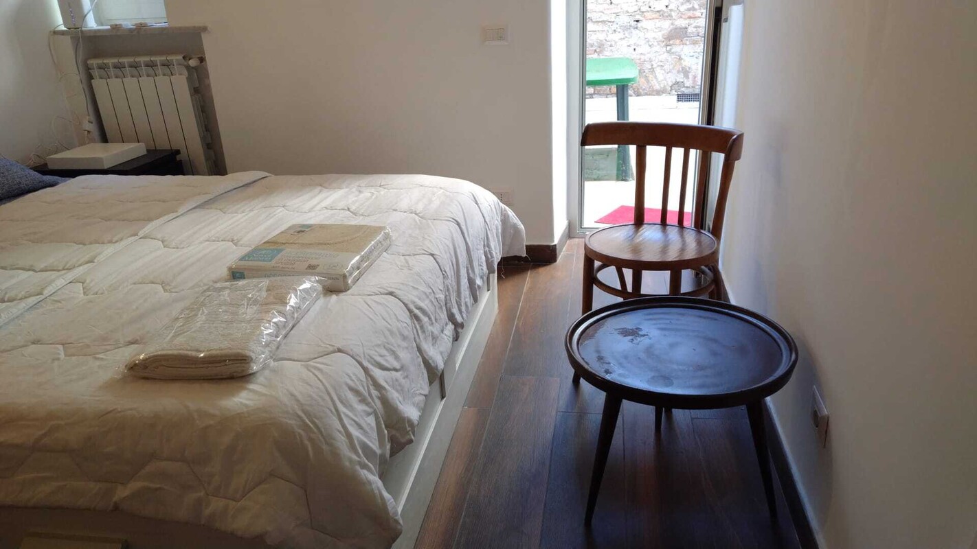  Patio Room(Single Bed)  -  San Lorenzo area room with patio   - Gallery -  1