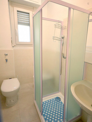 Bed in a twin bedroom close to Romolo metro station  - Gallery -  5
