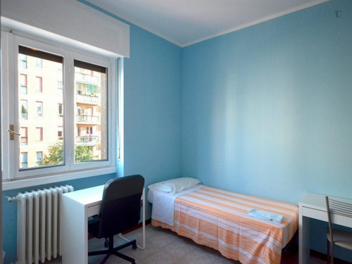Bed in a twin bedroom close to Romolo metro station