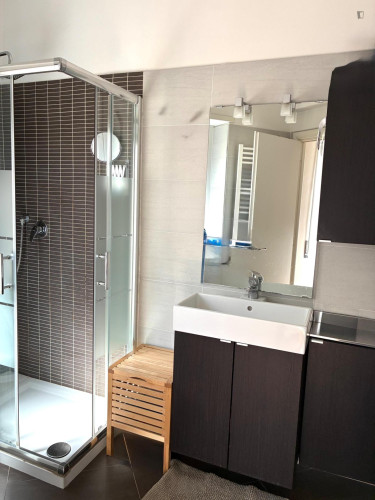 Modern 2-Bedroom Apartment near Parco delle Valli, Rome