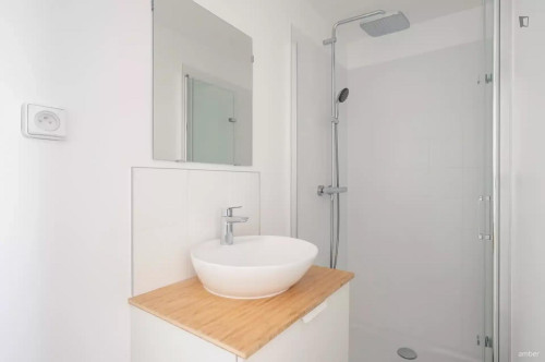 Cosy single ensuite bedroom in Ivry-sur-Seine