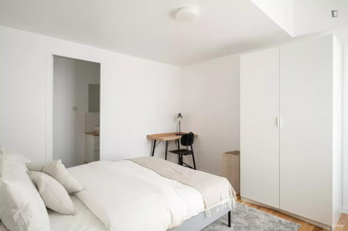 Comfy single ensuite bedroom in Ivry-sur-Seine