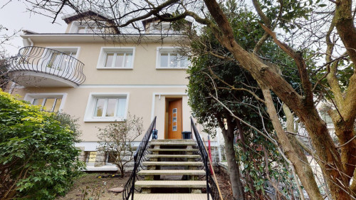Bright single ensuite bedroom in Bagnolet