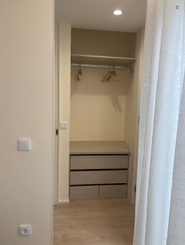 Delightful 1 Bedroom Apartment with a Terrace close to Heroísmo Metro - Gallery - 3