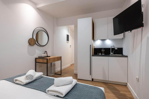 Homely studio in the Erythros Stavros neighbourhood