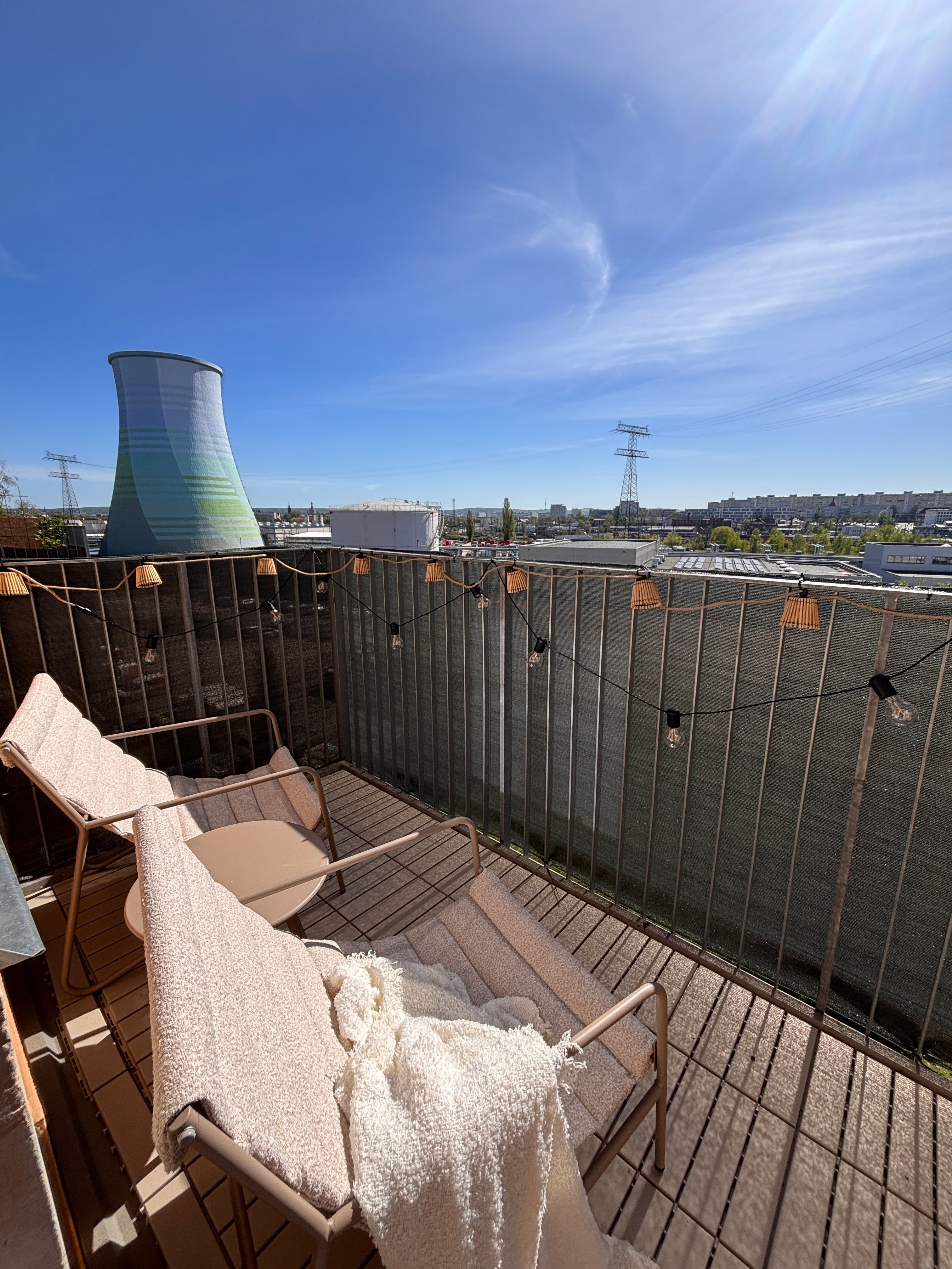  Stylish 2-Room Penthouse Apartment With A Balcony And A View Of The Frauenkirche — Fully Furnished I  -  Stylish 2-room penthouse apartment with a balcony and a view of the Frauenkirche — fully furnished in Dresden  - Gallery -  1