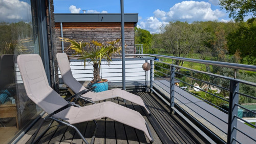 Modern furnished semi-detached house with a view of greenery in Bergisch Gladbach.
