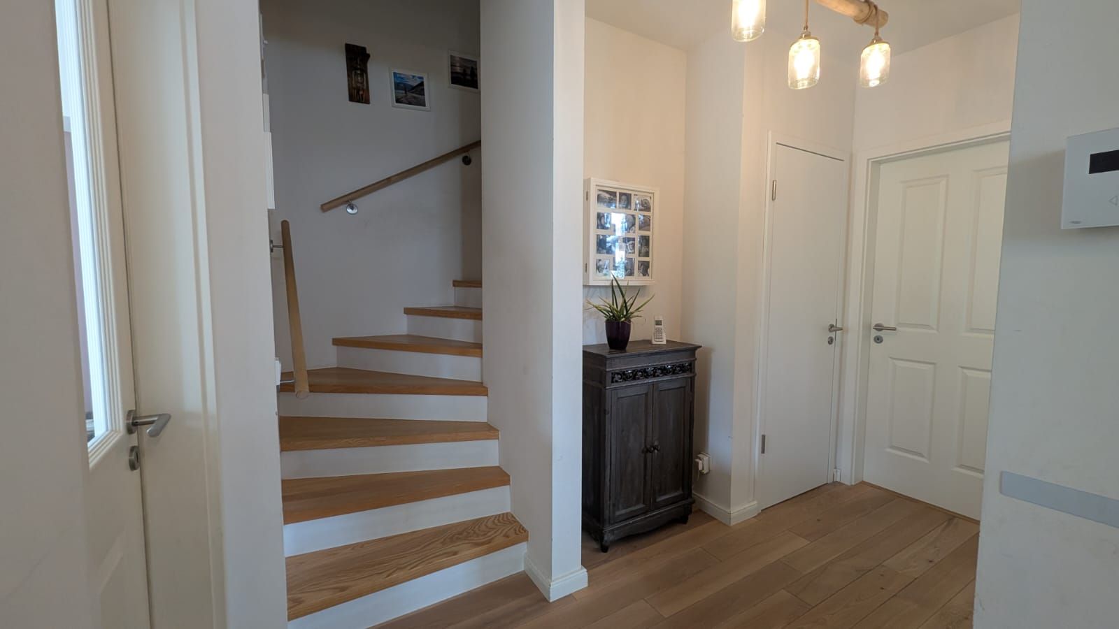  Modern Furnished Semi-Detached House With A View Of Greenery In Bergisch Gladbach.  -  Modern furnished semi-detached house with a view of greenery in Bergisch Gladbach.  - Gallery -  7