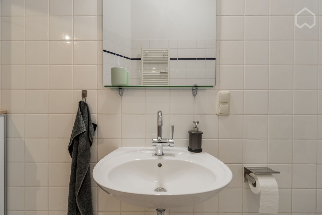  Charming & Bright Apartment With A Cozy Balcony Near Gesundbrunnen  -  Charming & Bright Apartment with a Cozy Balcony near Gesundbrunnen  - Gallery -  12