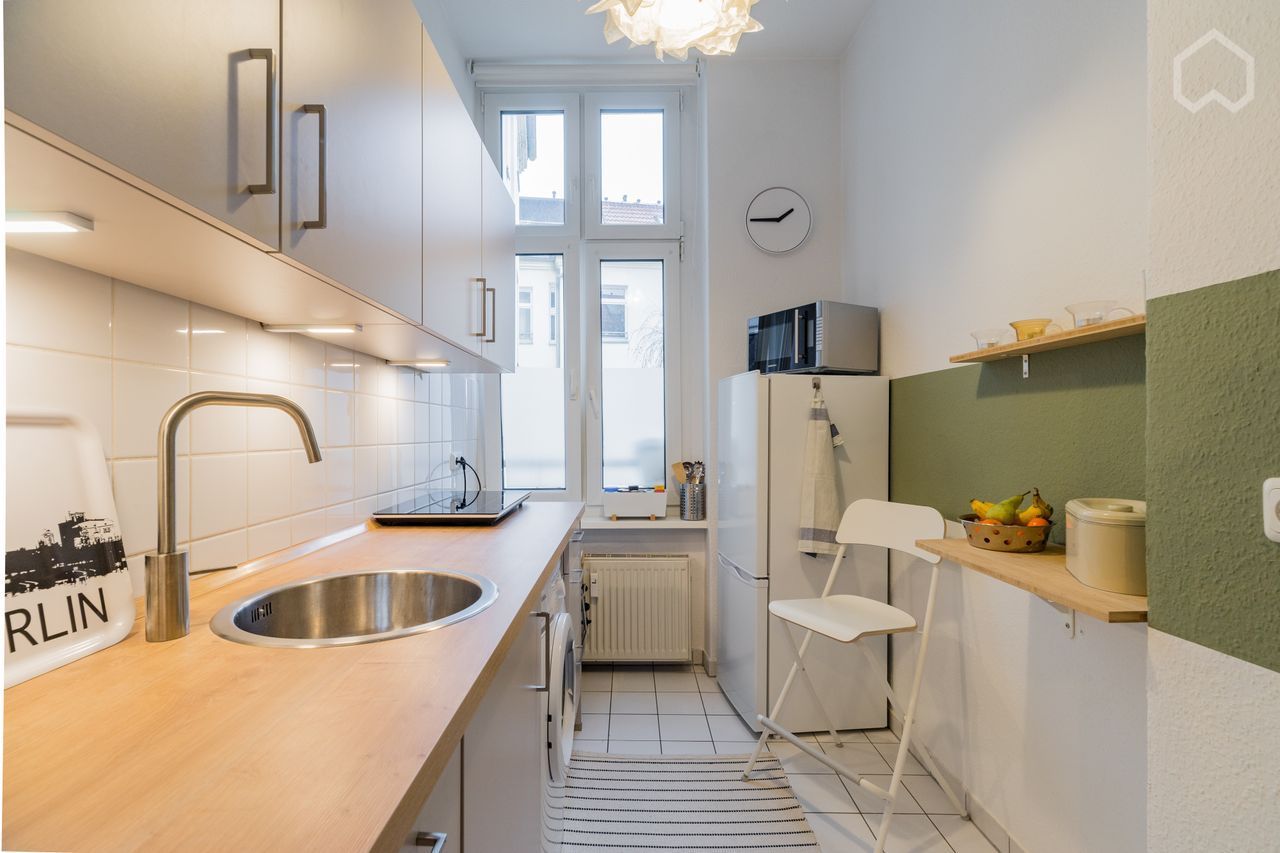  Charming & Bright Apartment With A Cozy Balcony Near Gesundbrunnen  -  Charming & Bright Apartment with a Cozy Balcony near Gesundbrunnen  - Gallery -  1