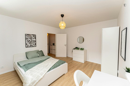 Spacious double bedroom in Neukölln