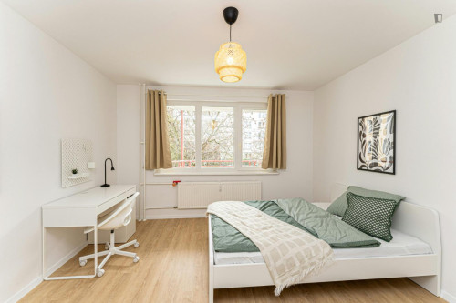 Spacious double bedroom in Neukölln
