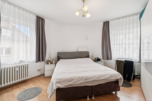 125sqm 4 BR 2 Bath with Balcony to south side in Elberfeld 10 min from Wuppertal Hbf.