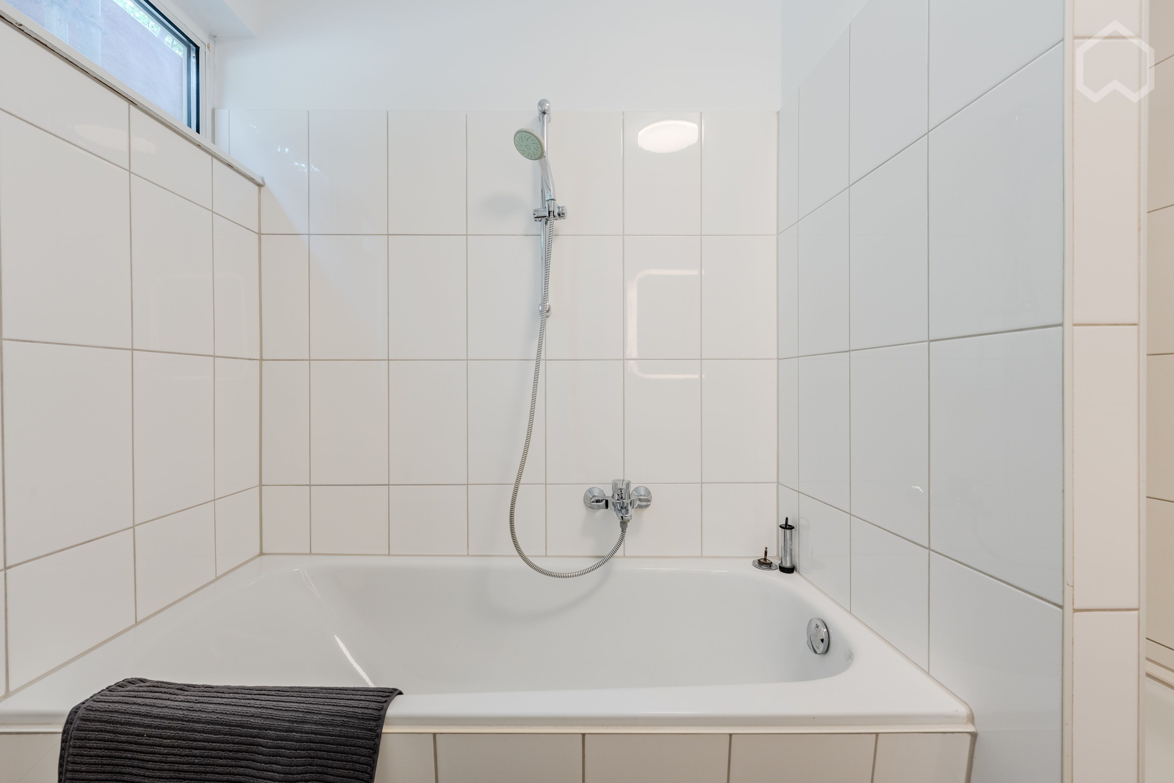  Furnished 5-Room Apartment In A Great Neighborhood Location- Perfect For Students  -  Furnished 5-room apartment in a great neighborhood location- Perfect for students  - Gallery -  17