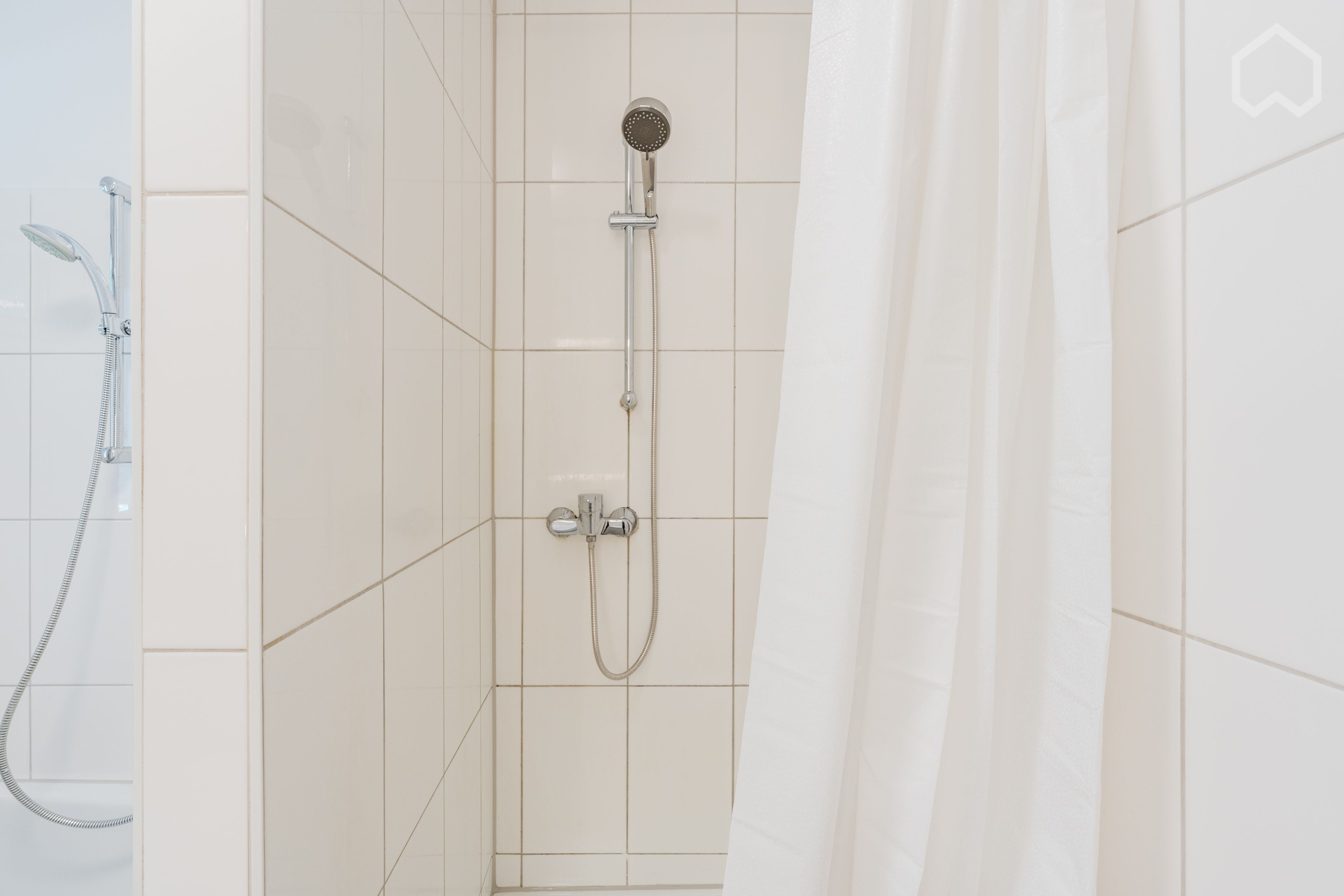  Furnished 5-Room Apartment In A Great Neighborhood Location- Perfect For Students  -  Furnished 5-room apartment in a great neighborhood location- Perfect for students  - Gallery -  19