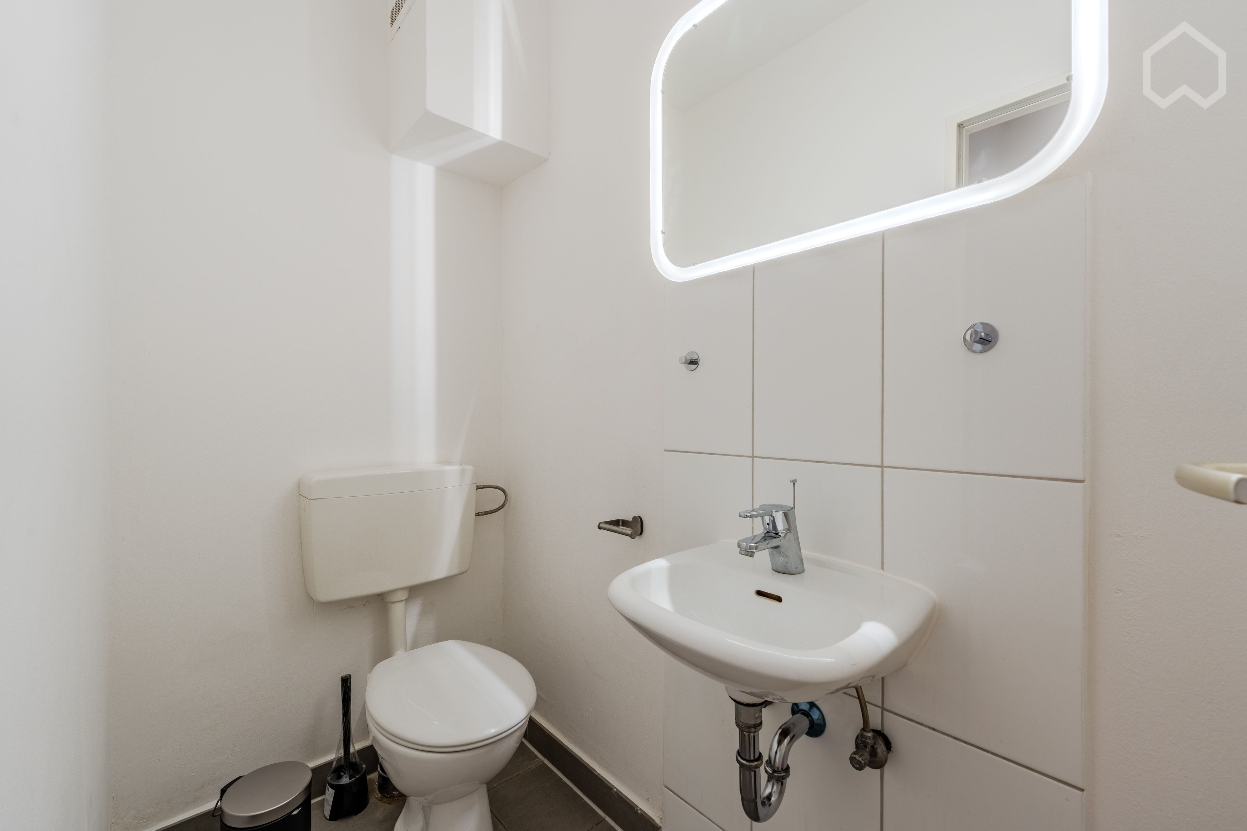  Furnished 5-Room Apartment In A Great Neighborhood Location- Perfect For Students  -  Furnished 5-room apartment in a great neighborhood location- Perfect for students  - Gallery -  15