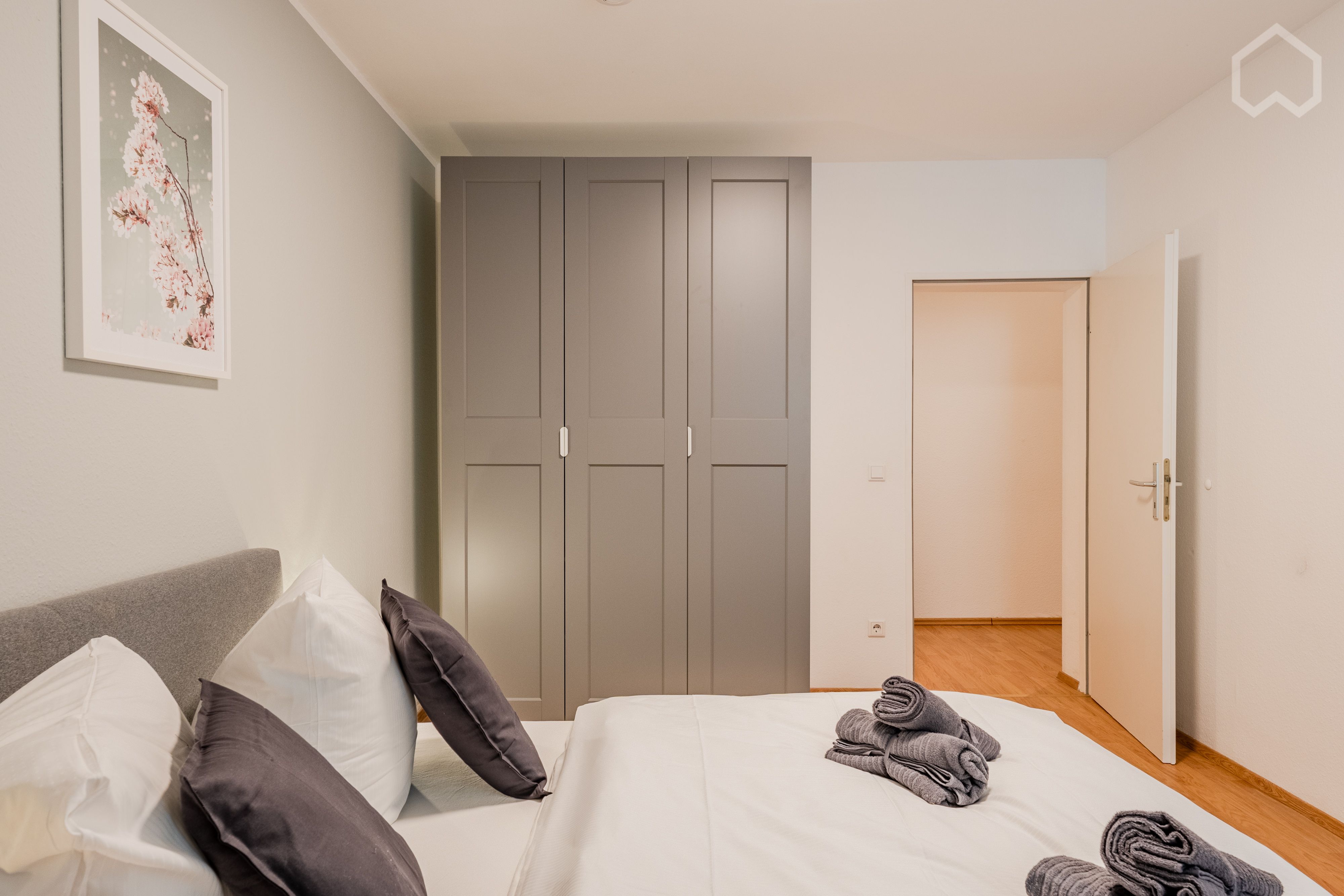  Furnished 5-Room Apartment In A Great Neighborhood Location- Perfect For Students  -  Furnished 5-room apartment in a great neighborhood location- Perfect for students  - Gallery -  37