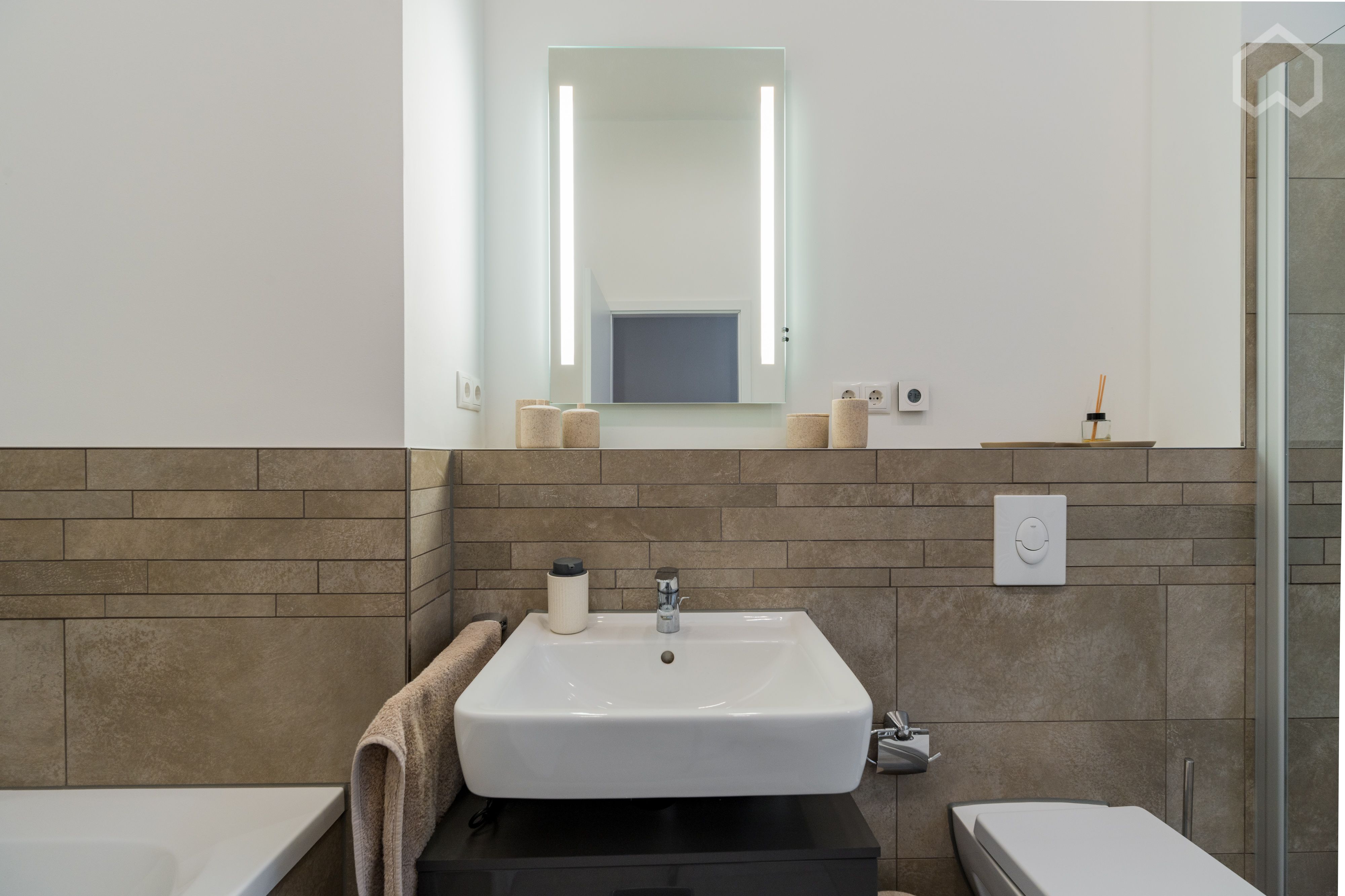  Central, Light-Flooded Design-Apartment With Balcony In Mitte  -  Central, light-flooded Design-Apartment with Balcony in Mitte  - Gallery -  33