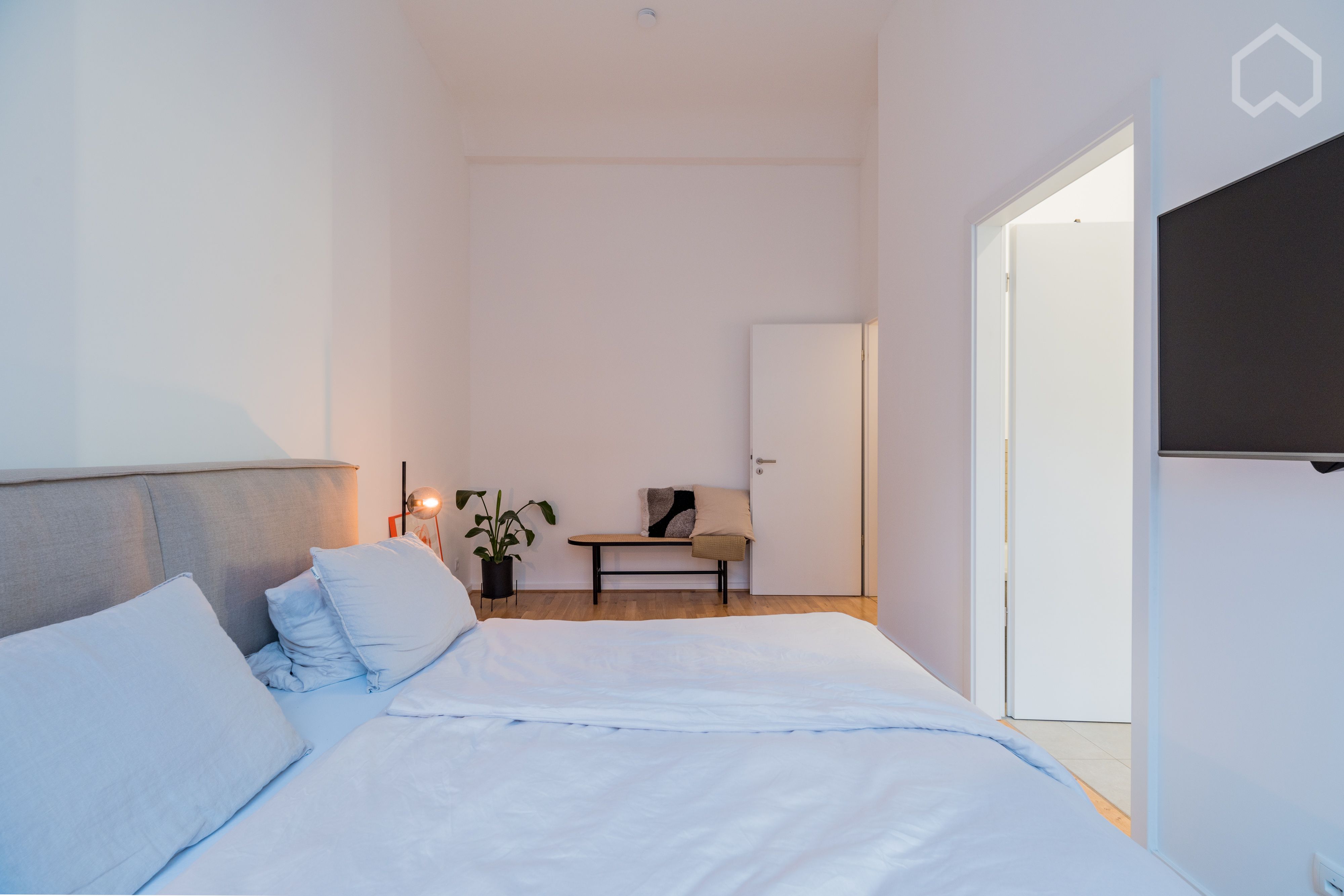  Central, Light-Flooded Design-Apartment With Balcony In Mitte  -  Central, light-flooded Design-Apartment with Balcony in Mitte  - Gallery -  29