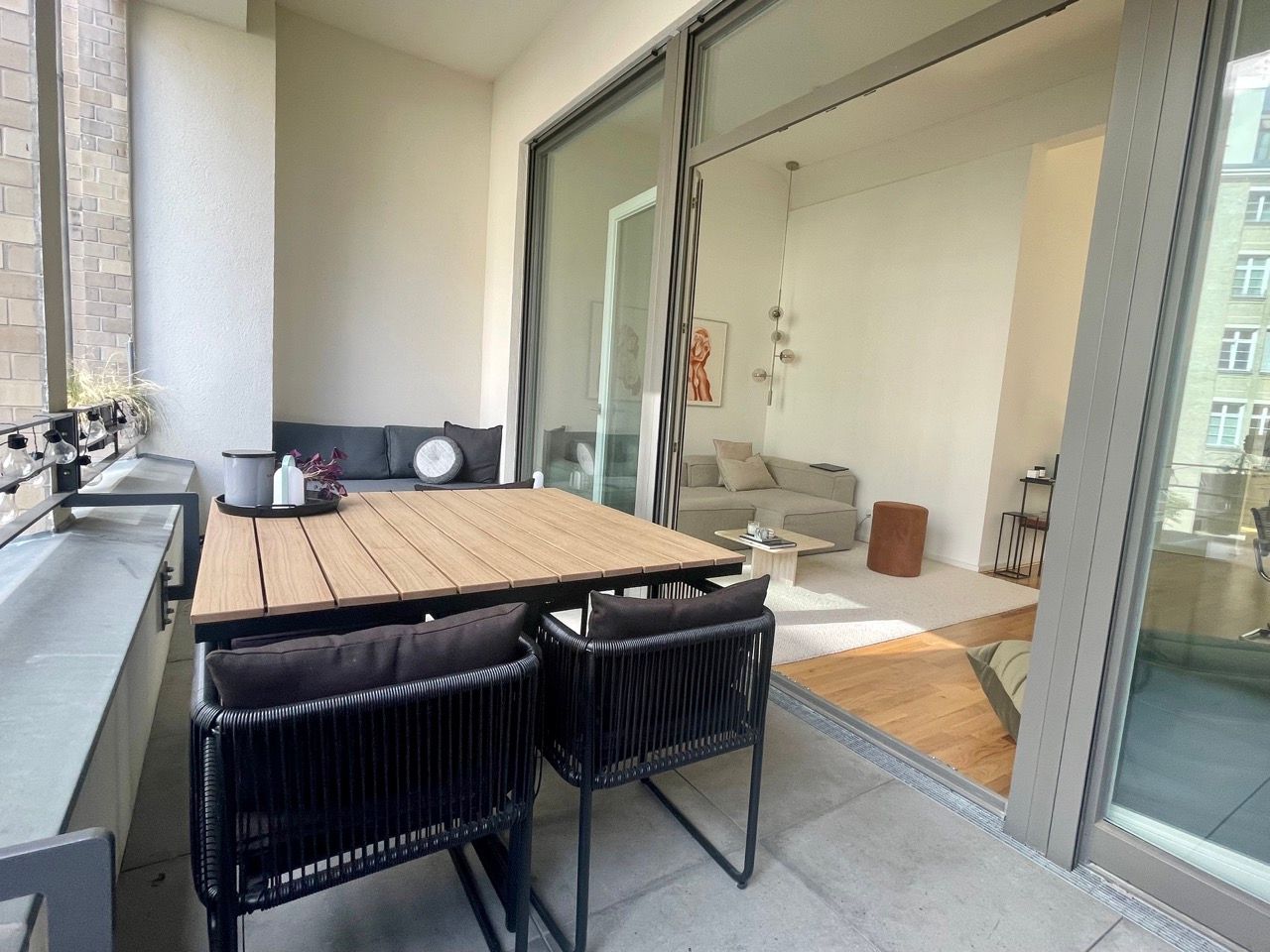  Central, Light-Flooded Design-Apartment With Balcony In Mitte  -  Central, light-flooded Design-Apartment with Balcony in Mitte  - Gallery -  1