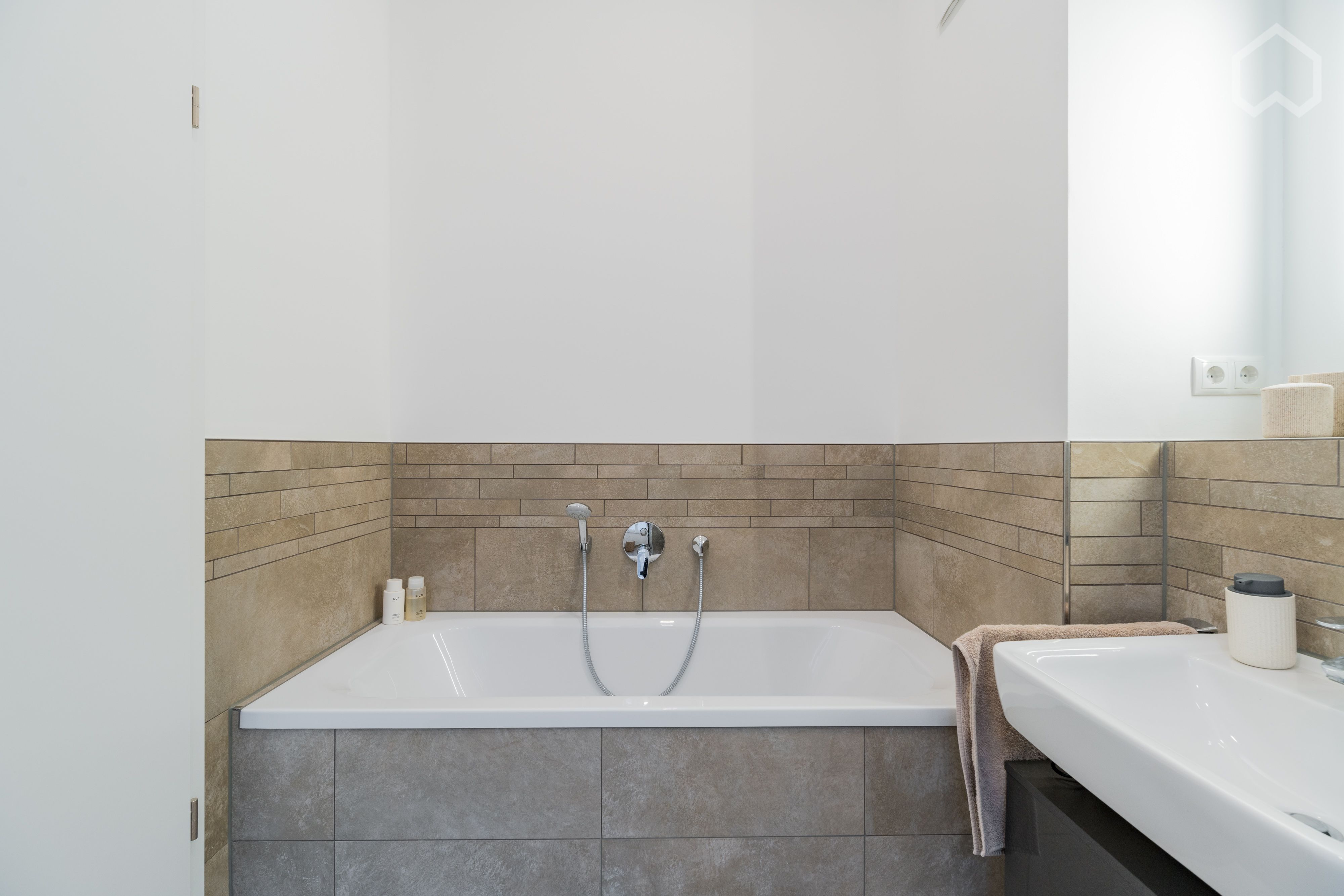  Central, Light-Flooded Design-Apartment With Balcony In Mitte  -  Central, light-flooded Design-Apartment with Balcony in Mitte  - Gallery -  35