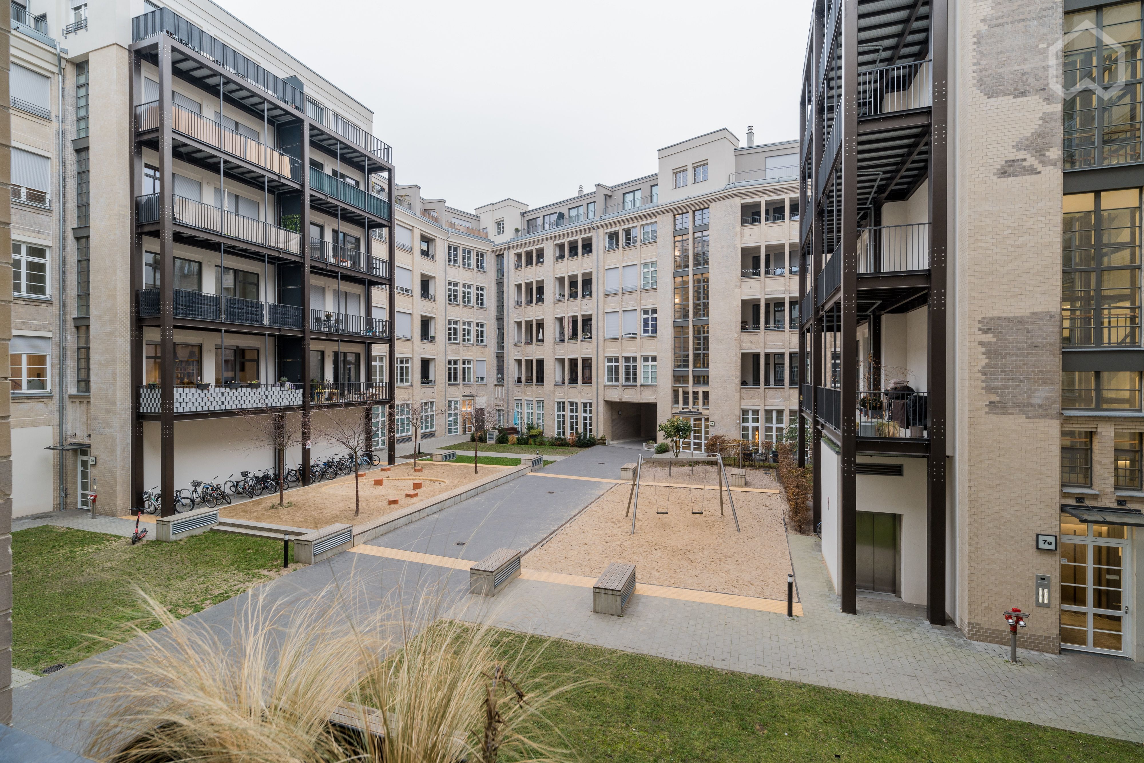  Central, Light-Flooded Design-Apartment With Balcony In Mitte  -  Central, light-flooded Design-Apartment with Balcony in Mitte  - Gallery -  13