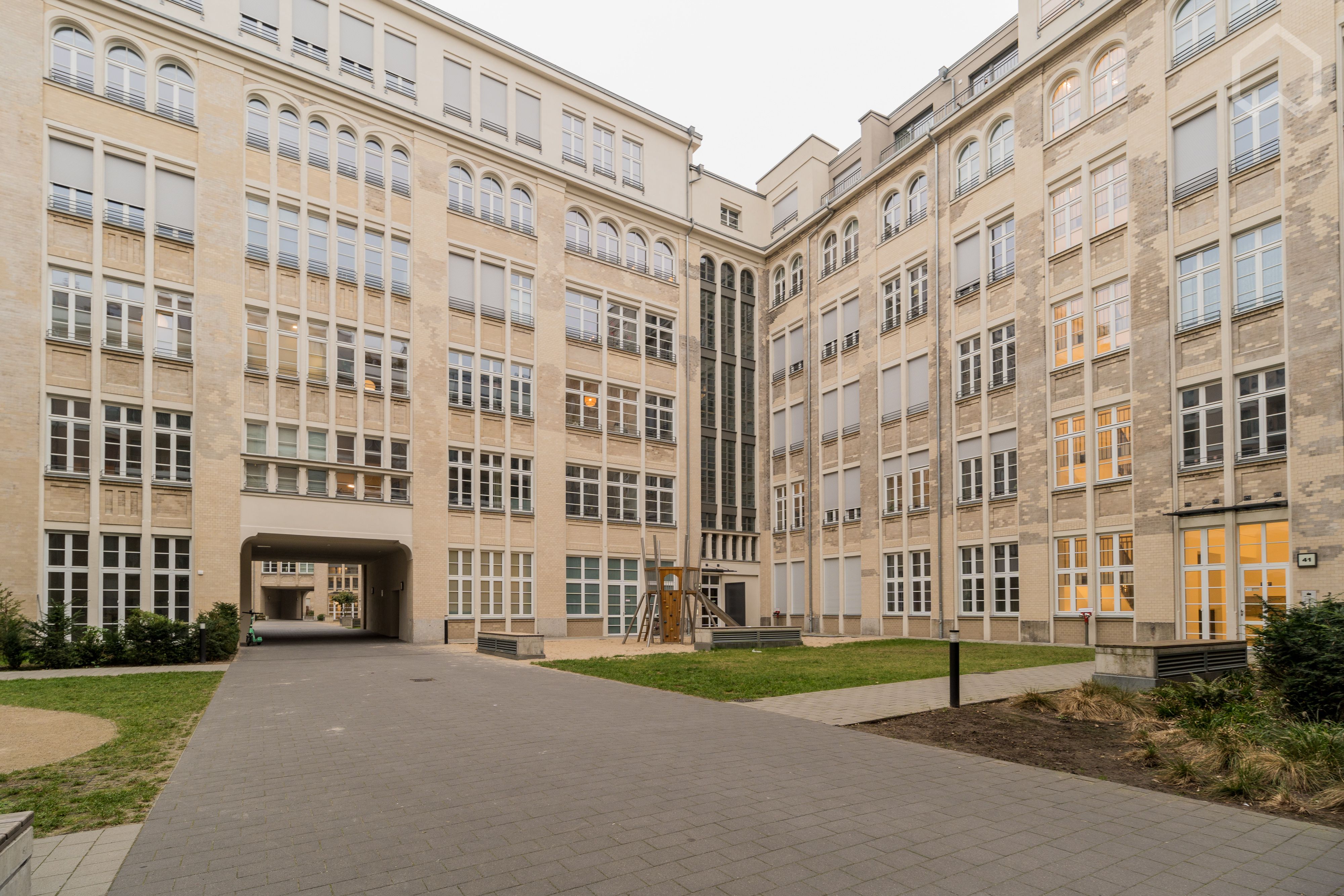  Central, Light-Flooded Design-Apartment With Balcony In Mitte  -  Central, light-flooded Design-Apartment with Balcony in Mitte  - Gallery -  12