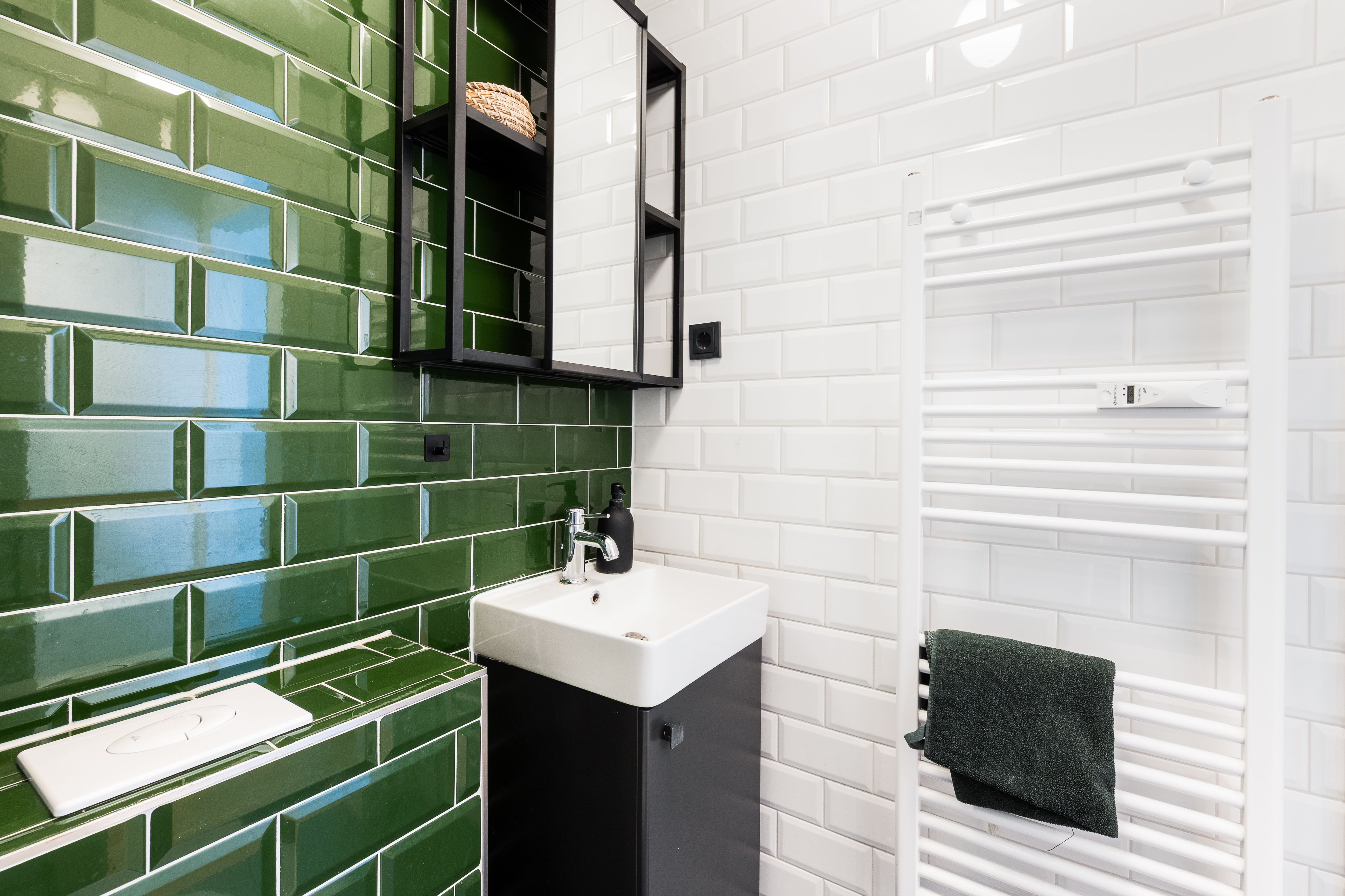  Quiet Historic Apartment With Beautiful Garden View In A Prime Location.  -  Quiet historic apartment with beautiful garden view in a prime location.  - Gallery -  8