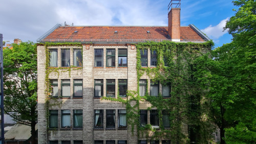 Residential Studio in Stylish Loft in Old Factory Building  - Gallery -  5