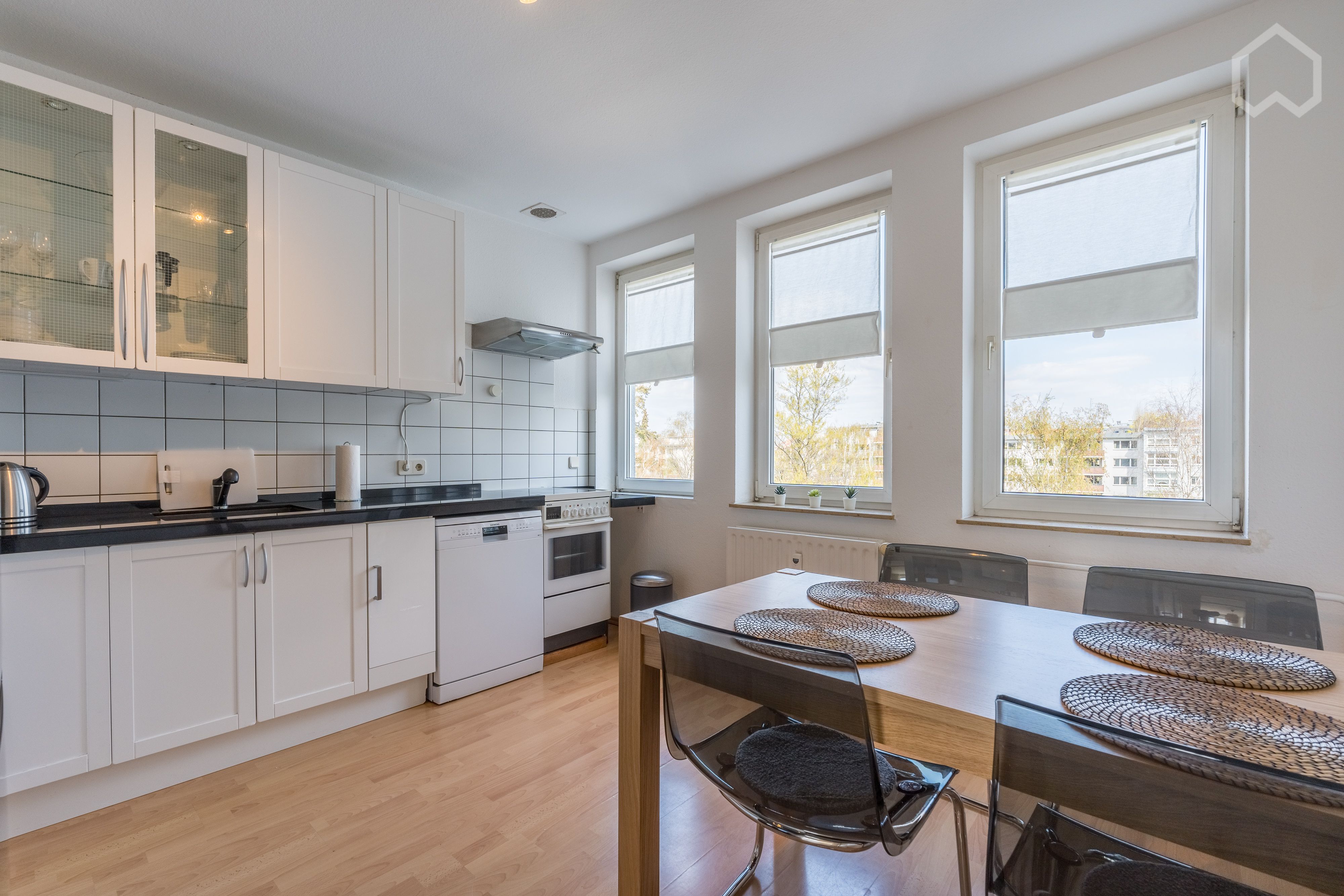  Fantastic 3-Room Apartment With Balcony, Right On The Spree  -  Fantastic 3-room apartment with balcony, right on the Spree  - Gallery -  1