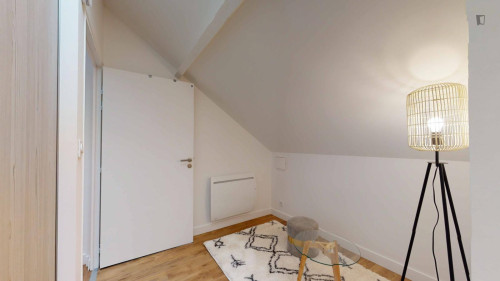 Good double ensuite bedroom near Le Rocher d'Enfer