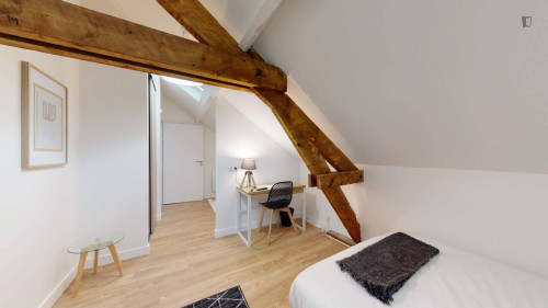 Good double ensuite bedroom near Le Rocher d'Enfer