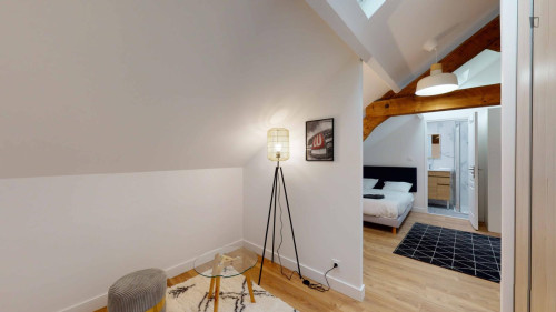 Good double ensuite bedroom near Le Rocher d'Enfer
