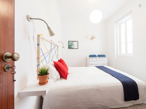 Cute double bedroom close to city centre - Gallery - 10