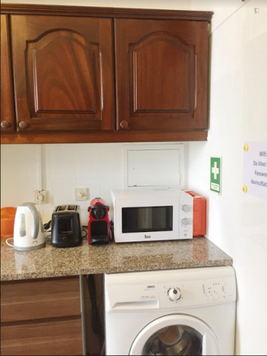 Cute double bedroom close to city centre - Gallery - 12