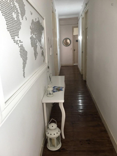 Practical single bedroom in a residence, near Instituto Superior Técnico