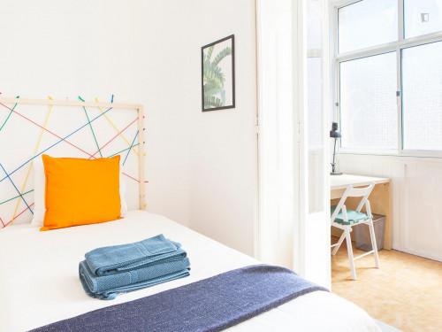 Pleasant twin bedroom with balcony in Anjos - Gallery - 17