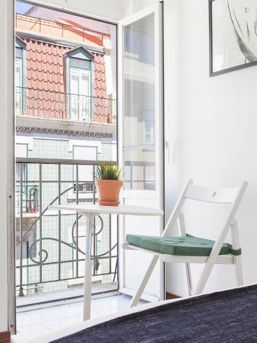 Neat double bedroom with balcony next to Anjos metro station