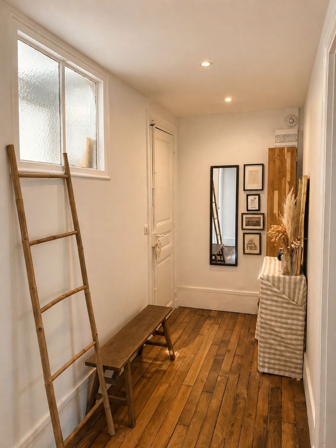  Beautiful Haussmann-Style Apartment Just Steps From The Station  -  Beautiful Haussmann-style apartment just steps from the station  - Gallery -  4