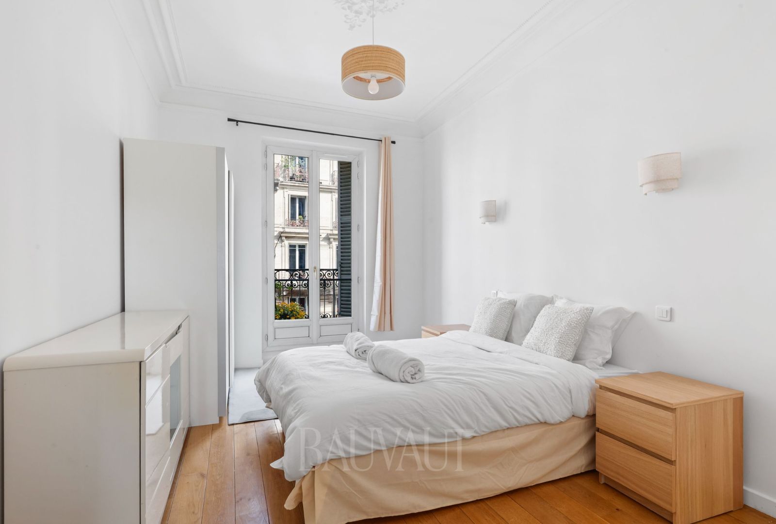  Haussmann Apartment – 3 Bedrooms · Paris 10th  -  Haussmann Apartment – 3 Bedrooms · Paris 10th  - Gallery -  9