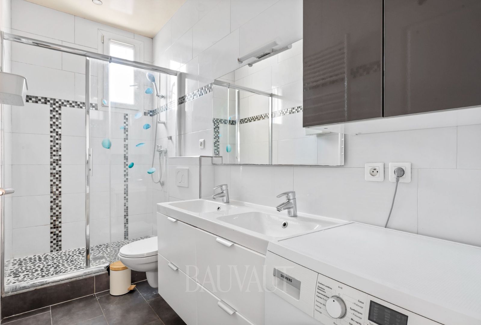  Haussmann Apartment – 3 Bedrooms · Paris 10th  -  Haussmann Apartment – 3 Bedrooms · Paris 10th  - Gallery -  2