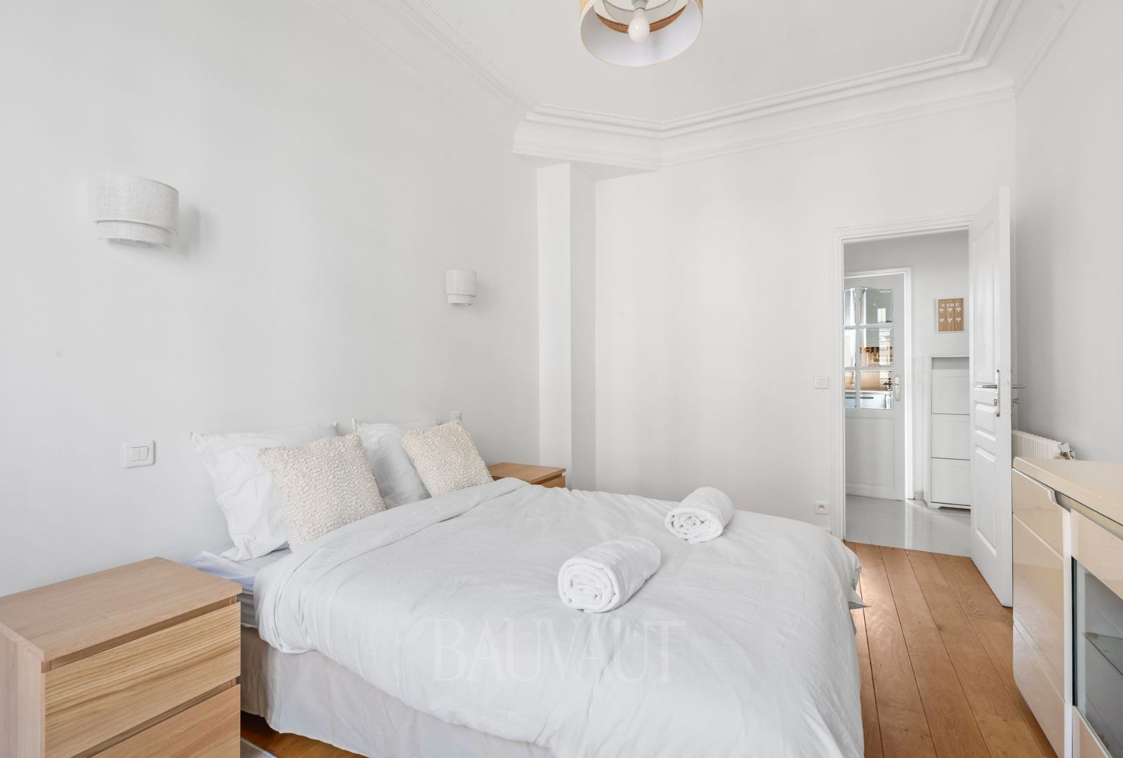  Haussmann Apartment – 3 Bedrooms · Paris 10th  -  Haussmann Apartment – 3 Bedrooms · Paris 10th  - Gallery -  7